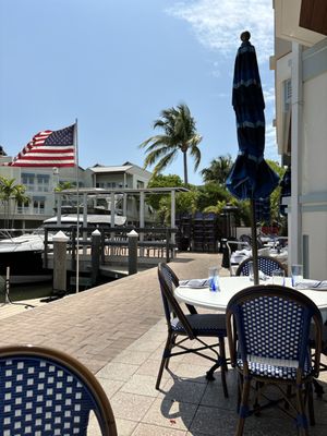 The Syren Oyster & Cocktail Bar by null