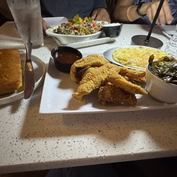 MiMi's Craft Kitchen - Grand Royale - American Near Me - Chicago, Illinois