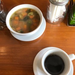 Simple - Veggie soup and cafe de la olla