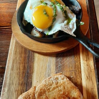 Park Avenue Grill - Steak and eggs on a  skillet - Breakfast & Brunch Near Me - Amityville, New York