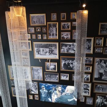 Banners Kitchen & Tap - Ambiance - Sports Bars Near Me - Boston, Massachusetts