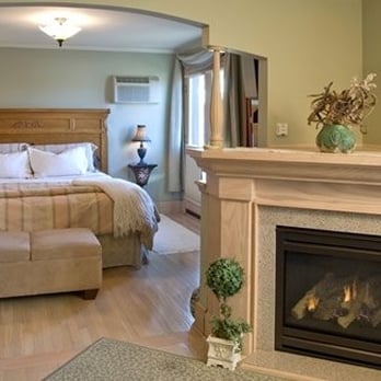 Solglimt Bed & Breakfast - Lounge in the luxury of a brand-new Thermomasseur bath or in front of the cozy, new fireplace. - Bed & Breakfast Near Me - Duluth, Minnesota