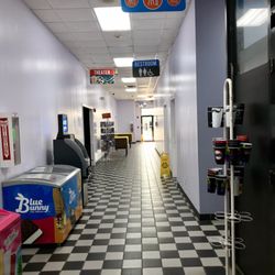 Conoco Travel Plaza - Clean ladies restroom