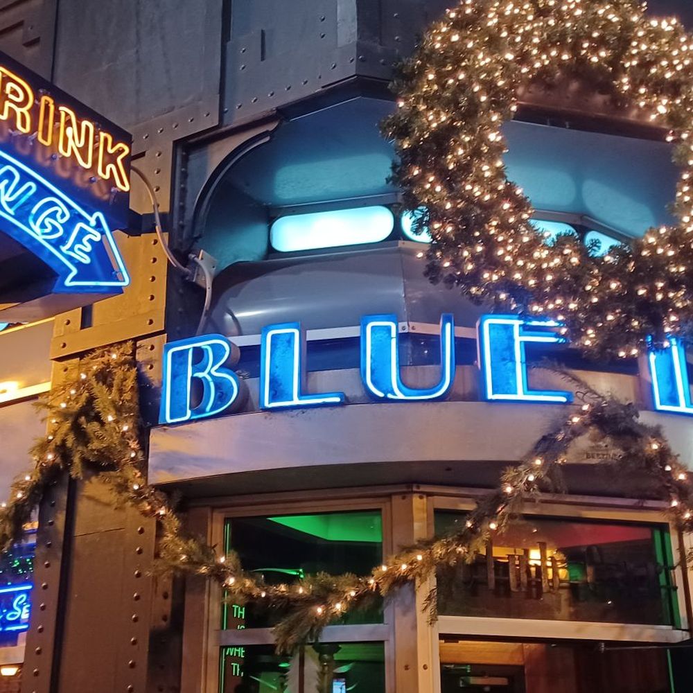 Blue Line Lounge & Grill - Lounges Near Me - Chicago, Illinois
