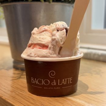 Bacio di Latte - Strawberry cheesecake gelato - Gelato Near Me - Pasadena, California Bacio di Latte - Strawberry cheesecake gelato - Gelato Near Me - Pasadena, California