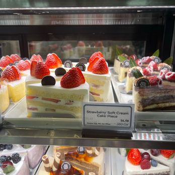 Paris Baguette - Cakes by the slice - Bakeries Near Me - Brea, California