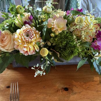 Uniquely Chic Floral & Home - Florists Near Me - Healdsburg, California