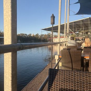 Blue Moon Waterfront Grille - New American Near Me - Nashville, Tennessee