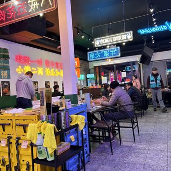 Northern BBQ & Beer Bar - Atmosphere - Barbeque Near Me - Burnaby, British Columbia Northern BBQ & Beer Bar - Atmosphere - Barbeque Near Me - Burnaby, British Columbia
