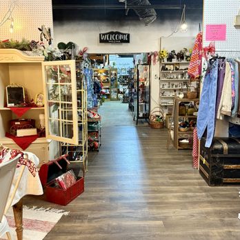 Retail Therapy Vendor Market - Used, Vintage & Consignment Near Me - Longmont, Colorado