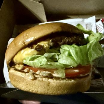 In-N-Out Burger - Cheeseburger with grilled onions - Burgers Near Me - Daly City, California In-N-Out Burger - Cheeseburger with grilled onions - Burgers Near Me - Daly City, California