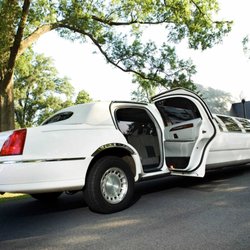 Aloha City Limo - Classic Stretch Lincoln Limo (White - 10 Pax)