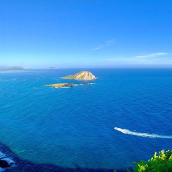 Makapu'u Point Lighthouse Trail - BEST views on the island! - Hiking Near Me - Honolulu, Hawaii Makapu'u Point Lighthouse Trail - BEST views on the island! - Hiking Near Me - Honolulu, Hawaii