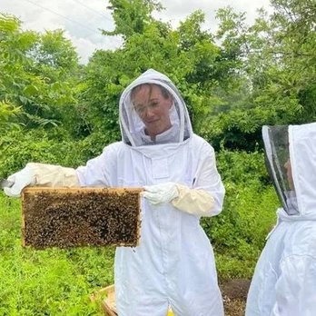 Milk & Honey Ranch - Bee Keeper - Bed & Breakfast Near Me - Burton, Texas Milk & Honey Ranch - Bee Keeper - Bed & Breakfast Near Me - Burton, Texas