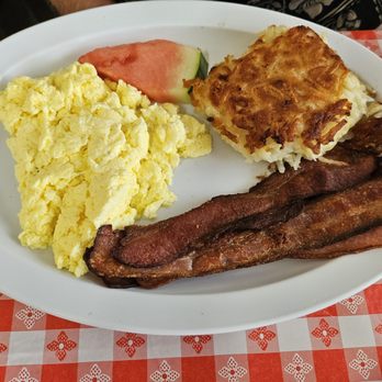 Ellen's Danish Pancake House - Eggs with Bacon and Hash Browns - Breakfast & Brunch Near Me - Buellton, California