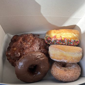 Royal Donut Cafe - Donuts - Donuts Near Me - Burlingame, California Royal Donut Cafe - Donuts - Donuts Near Me - Burlingame, California