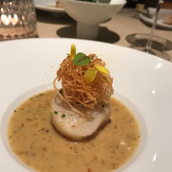 Tate Dining Room & Bar - scallop dish - Bars Near Me - Hong Kong, HK
