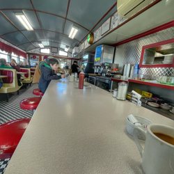 Right Spot - Adorable diner (it was packed when I first got in!)