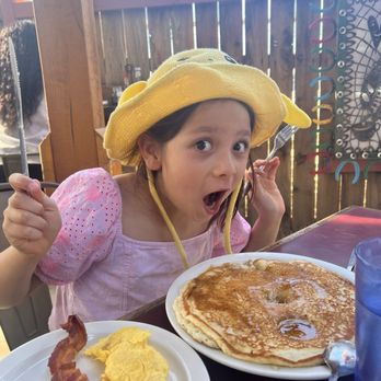 JT Country Kitchen - Look at the size of that thing! - Breakfast & Brunch Near Me - Joshua Tree, California JT Country Kitchen - Look at the size of that thing! - Breakfast & Brunch Near Me - Joshua Tree, California