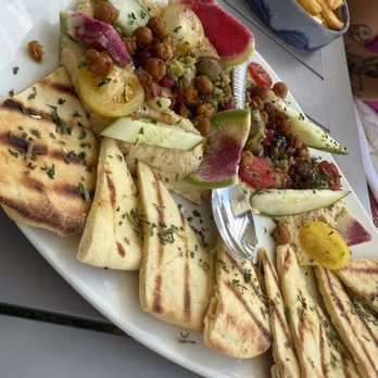 Descend 21 - Hummus dip - Lounges Near Me - Orlando, Florida