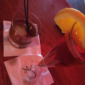 Carlo & Johnny - Drinks before dinne - Steakhouses Near Me - Cincinnati, Ohio