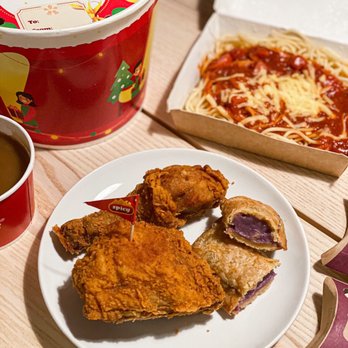 Jollibee - Fried chicken, Spaghetti and Ube Pie - Fast Food Near Me - Woodside, New York