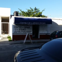 Centro de Copiado Itzaes - Fachada del Centro de Copiado Itzaes