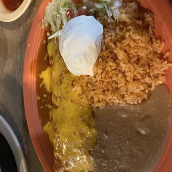 Guadalajara Mexican Restaurant - Shredded beef burrito served with rice and beans - Mexican Near Me - Miami, Florida Guadalajara Mexican Restaurant - Shredded beef burrito served with rice and beans - Mexican Near Me - Miami, Florida