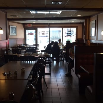 Modern Apizza - Classic pizza parlor look. - Pizza Near Me - New Haven, Connecticut