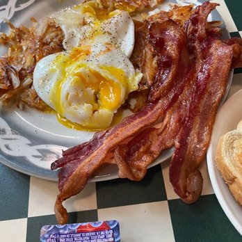 Uncle Vaits - Bacon and (poached) eggs breakfast - Pizza Near Me - Lexington, Illinois