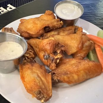 Ballston Local - Buffalo chicken wings - Burgers Near Me - Arlington, Virginia