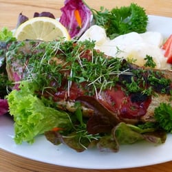 Fischereihof Detlefsen - Gegrillte Forelle mit Schinken