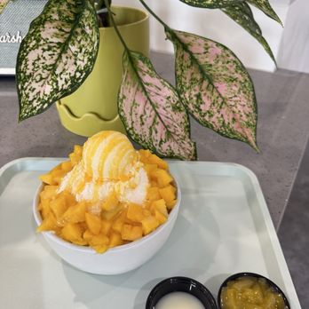 Deluna Dessert Cafe - Mango Bingsoo with Mango Jelly - Bubble Tea Near Me - Sacramento, California