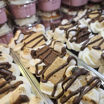Keautious Bakin & Kakin - S'mores mini cakes - Cupcakes Near Me - Seattle, Washington Keautious Bakin & Kakin - S'mores mini cakes - Cupcakes Near Me - Seattle, Washington