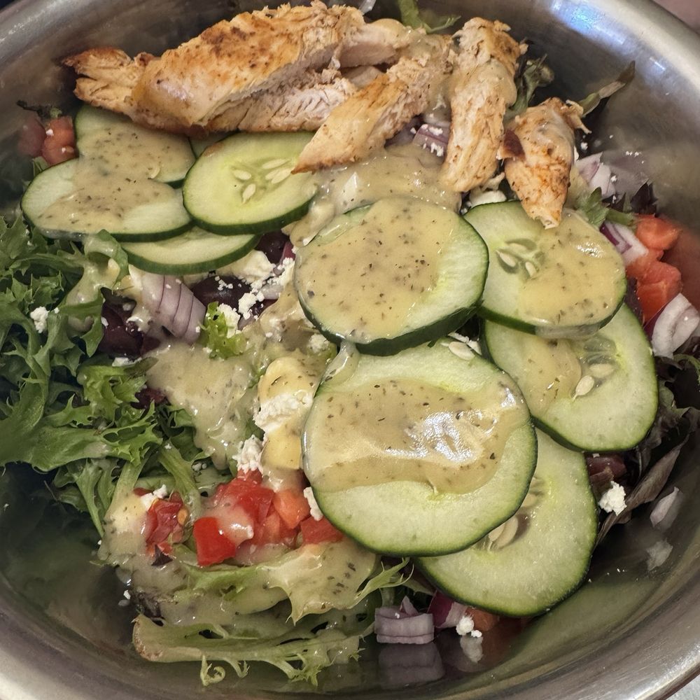 Gannett Grill - Greek salad with chicken is expensive but good. - Pizza Near Me - Lander, Wyoming Gannett Grill - Greek salad with chicken is expensive but good. - Pizza Near Me - Lander, Wyoming