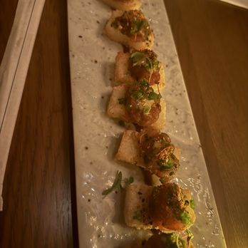 Earls Kitchen + Bar - Crispy rice sushi ahi tuna - Cocktail Bars Near Me - Honolulu, Hawaii Earls Kitchen + Bar - Crispy rice sushi ahi tuna - Cocktail Bars Near Me - Honolulu, Hawaii