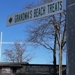 Grandma's Beach Treats - Road sign pointing the way to the best ice cream / treat shop in Wasaga Beach