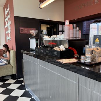 PAUL - Coffee bar - Cafes Near Me - London, XGL