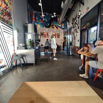 Dave's Hot Chicken - Interior - Chicken Shop Near Me - Sunnyvale, California