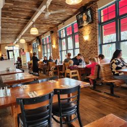 Gates & Brovi - Dining area