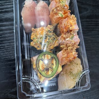 FOB Poke Bar - Sushi Bars Near Me - Tukwila, Washington