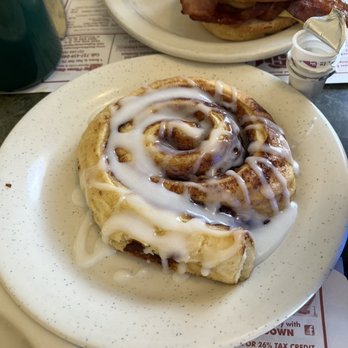 Doe Doe's Diner - Cinnamon roll - Breakfast & Brunch Near Me - Saint Petersburg, Florida Doe Doe's Diner - Cinnamon roll - Breakfast & Brunch Near Me - Saint Petersburg, Florida