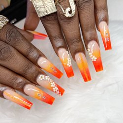 D - Luxe Nails Studio