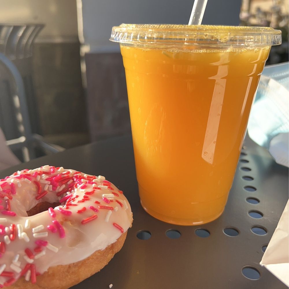 Linda's Coffee House - Fresh squeezed OJ - Donuts Near Me - Lake Forest, California