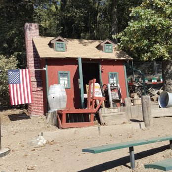 Oak Tree Mountain - Johnny Apple Seed Cabin..... - Amusement Parks Near Me - Oak Glen, California Oak Tree Mountain - Johnny Apple Seed Cabin..... - Amusement Parks Near Me - Oak Glen, California