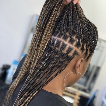 Braid Salon - Knotless braids in ombré
Book yours today - Hair Extensions Near Me Braid Salon - Knotless braids in ombré
Book yours today - Hair Extensions Near Me