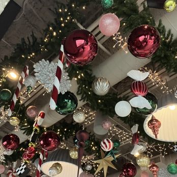 Willa’s Provisions - Holiday decor is lovely - Breakfast & Brunch Near Me - Tampa, Florida Willa’s Provisions - Holiday decor is lovely - Breakfast & Brunch Near Me - Tampa, Florida