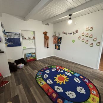 LA Sunshine Preschool - Circle time room - Preschools Near Me - Los Angeles, California