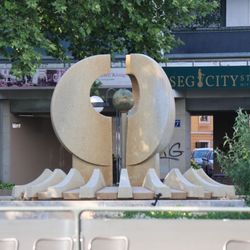 Betonbrunnen am Neustädter Markt