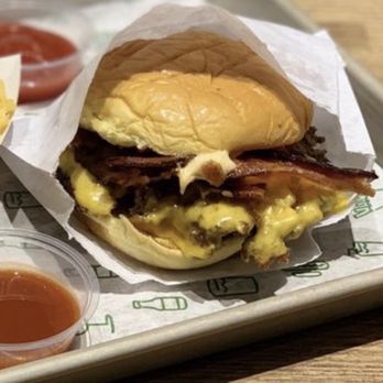 Shake Shack Dumbo - Burgers Near Me - Brooklyn, New York Shake Shack Dumbo - Burgers Near Me - Brooklyn, New York